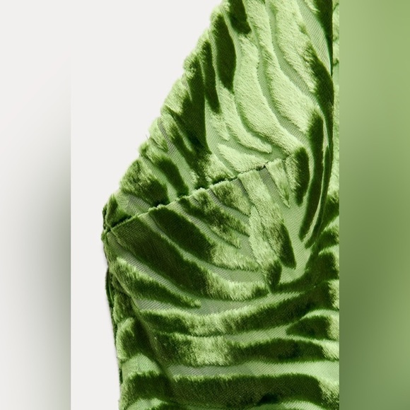 BRAND NEW ZARA VELVET HALTER DRESS – SIZE SMALL with tag on ! - Picture 12 of 13